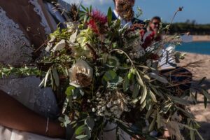 der natürliche Brautstrauss zur Strandhochzeit - meer sardinien urlaub